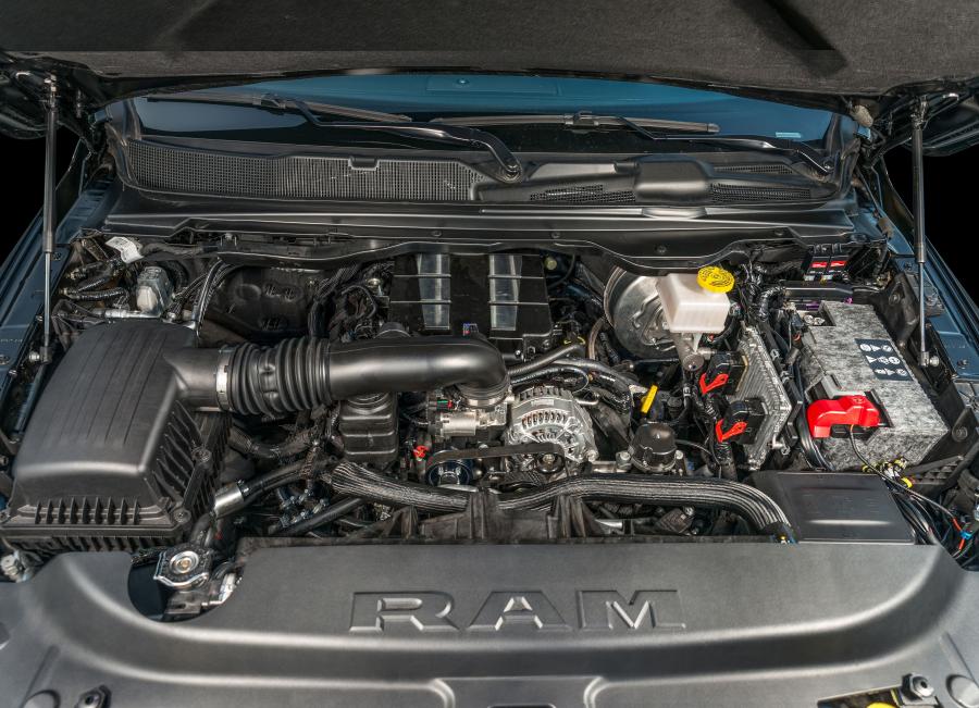 Моторный отсек Ram 1500 Laramie Crew Cab by O.CT Tuning 2018 года  (фото 4 из 6)
